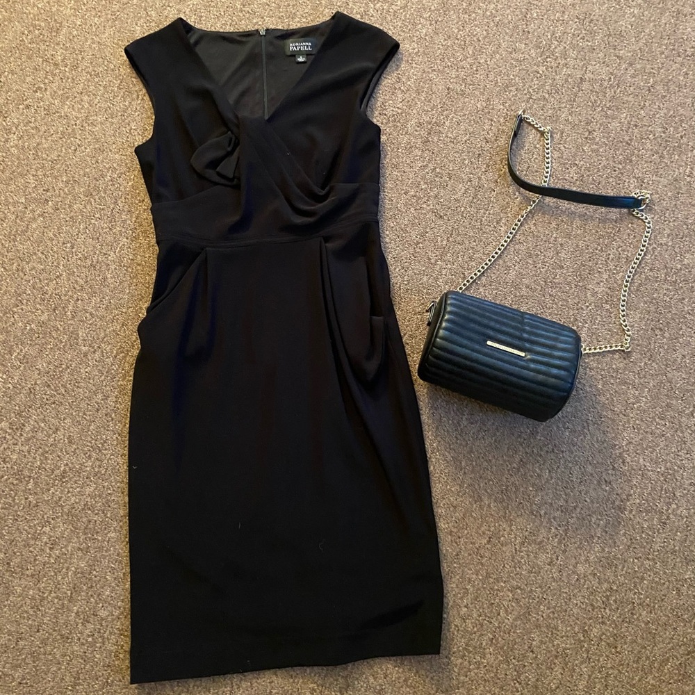 Little black dress with pockets 👗☺️